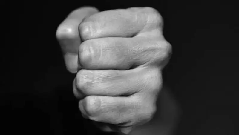 В Капшагае полицейские избили охранников кафе