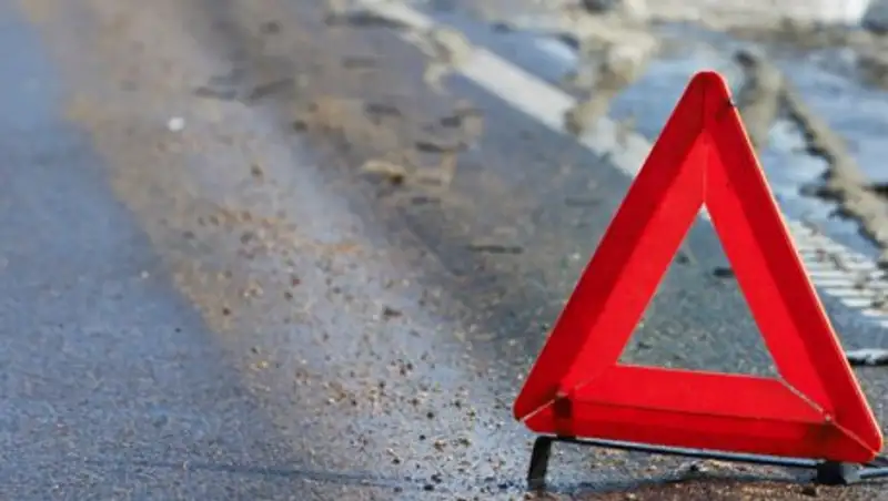 В ВКО на трассе перевернулся автобус с пассажирами