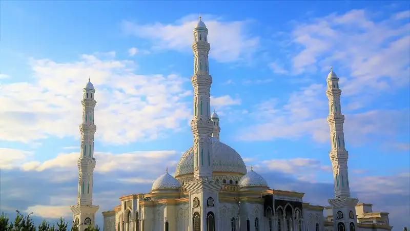 Мамин поздравил казахстанских мусульман с праздником Курбан айт