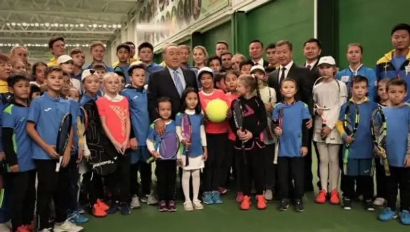 Назарбаев принял участие в открытии нового теннисного центра в Актобе