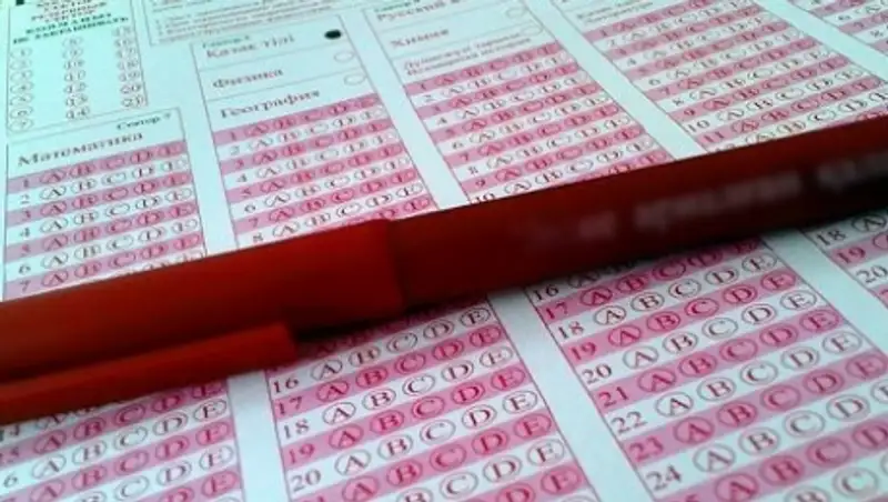 Больше половины казахстанских выпускников уже сдали ЕНТ