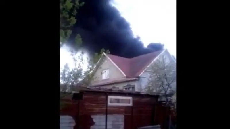 Очевидцы сняли сильный пожар в Алматы