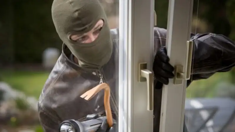 Жителей поселка в Алматинской области терроризирует банда домушников