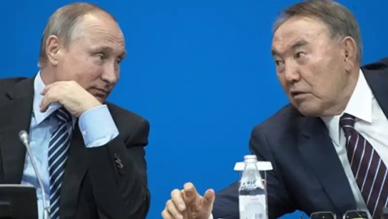 Путин и Назарбаев осмотрели петербургский завод