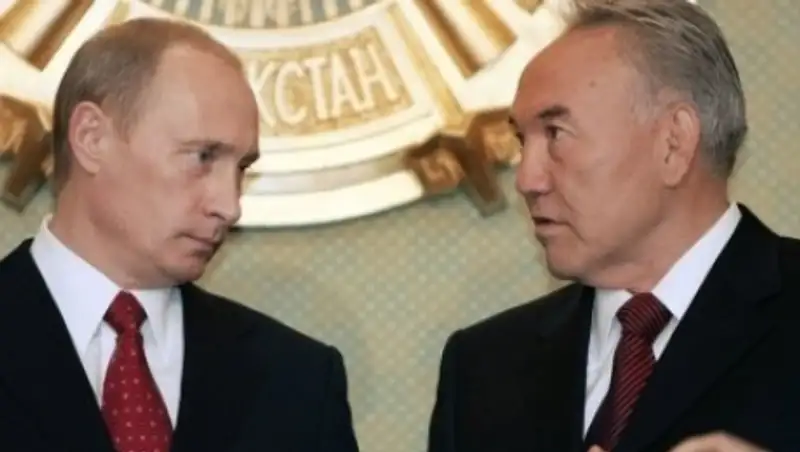 Путин и Назарбаев по телефону обсудили ситуацию на Украине и в Греции