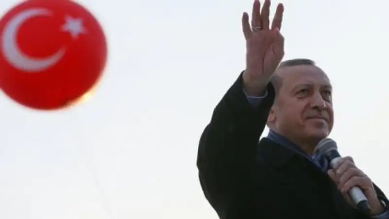 Референдум по конституции Эрдогана в Турции назначили на апрель