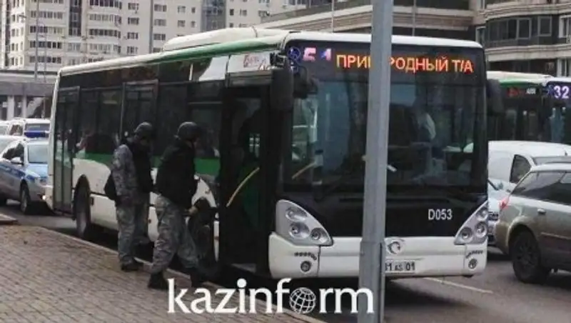 Саперы осмотрели пассажирский автобус в Астане