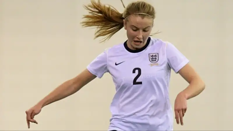 УЕФА впервые в истории постановил переиграть часть матча из-за ошибки судьи