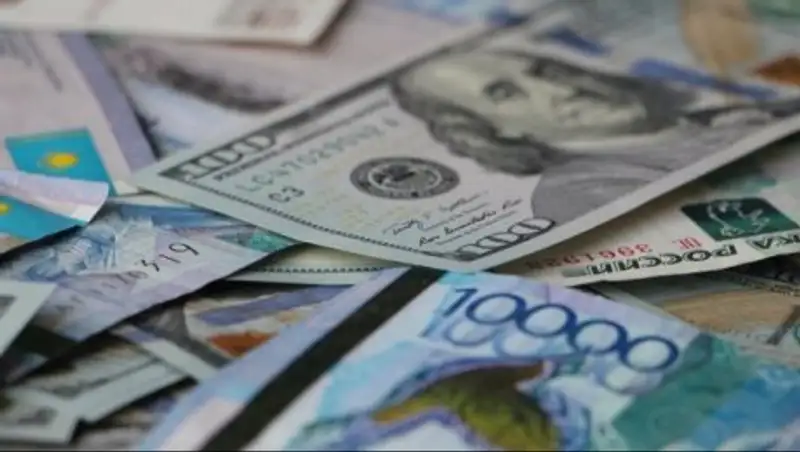 Курс доллара почти не изменился на торгах