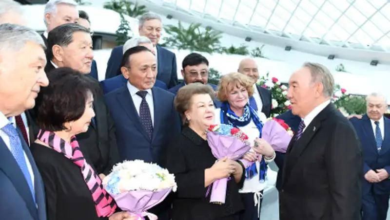 Нурсултан Назарбаев встретился с первостроителями столицы