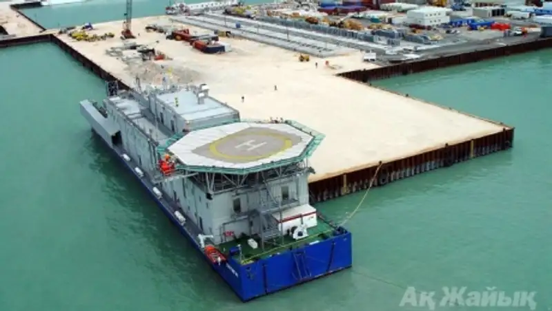 Авария на Кашагане: на месторождении столкнулись катер и жилая баржа