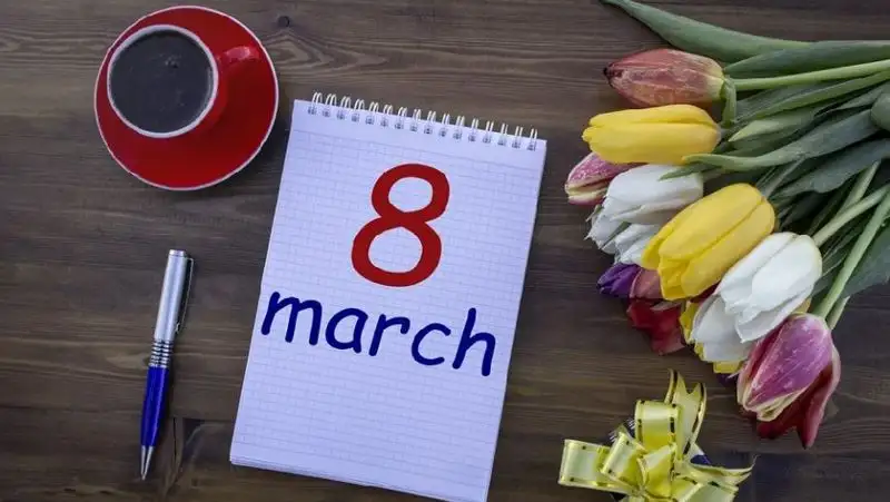 22 тысячи тенге тратят мужчины на подарки к 8 марта – опрос