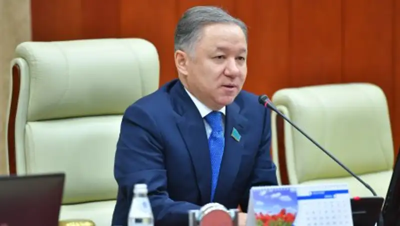 Нигматулин о наружной рекламе: дошло до того, что дорожники согласовывают эскизы билбордов