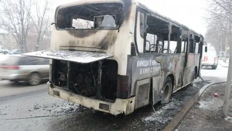 В Алматы горел пассажирский автобус