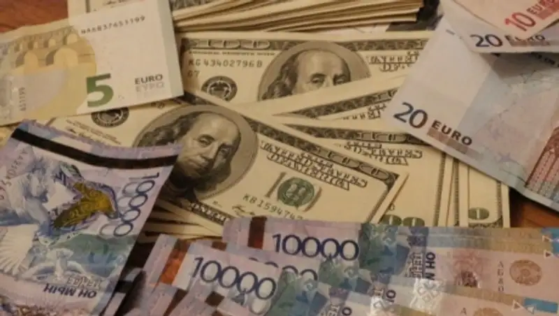 За месяц объем операций на валютном рынке Казахстана составил 6,1 млрд долларов