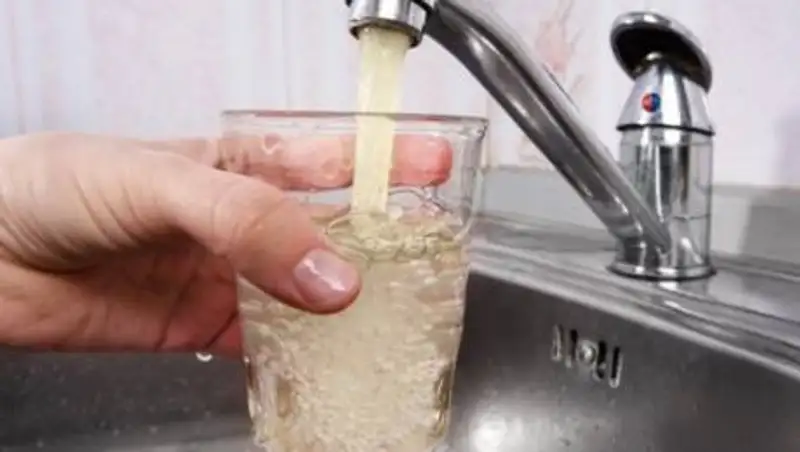 Воду не пьем, грязная: жители Павлодарской области недовольны водопроводом за 5 млрд тенге