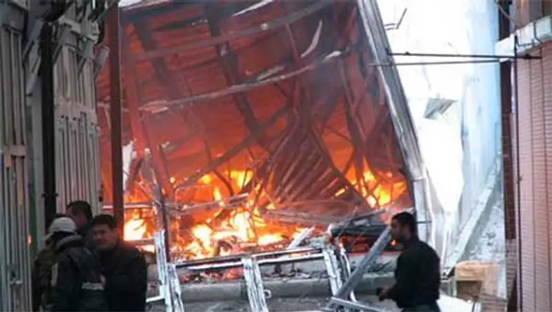 Контейнер с автозапчастями горел на рынке в Алматы