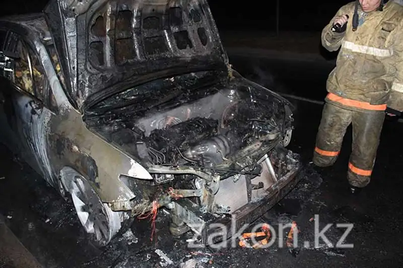 Сегодня ранним утром в Алматы сгорела Тойота Венза (фото) Сегодня ранним утром в Алматы сгорела Тойота Венза (фото), фото - Новости Zakon.kz от 06.11.2013 22:52