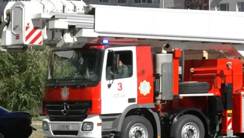 Автомобиль сгорел близ кладбища в Кокшетау