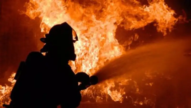 В Алматы из многоэтажки из-за пожара эвакуировали 70 человек