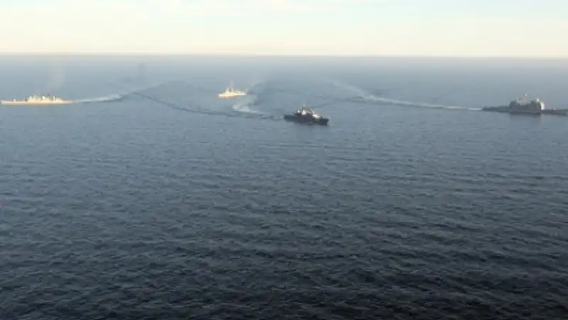 Латвия сообщила о российских военных судах вблизи территориальных вод