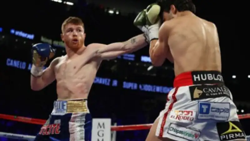 Альварес победил Чавеса решением судей