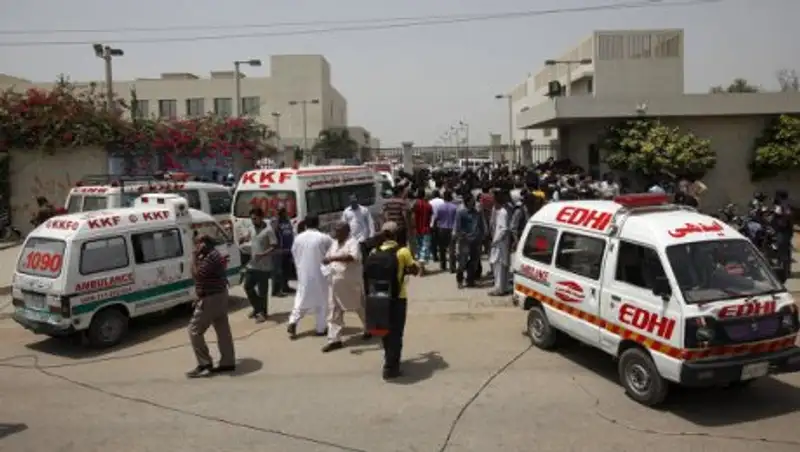 В результате возгорания цистерны с топливом в Пакистане погибли 123 человека