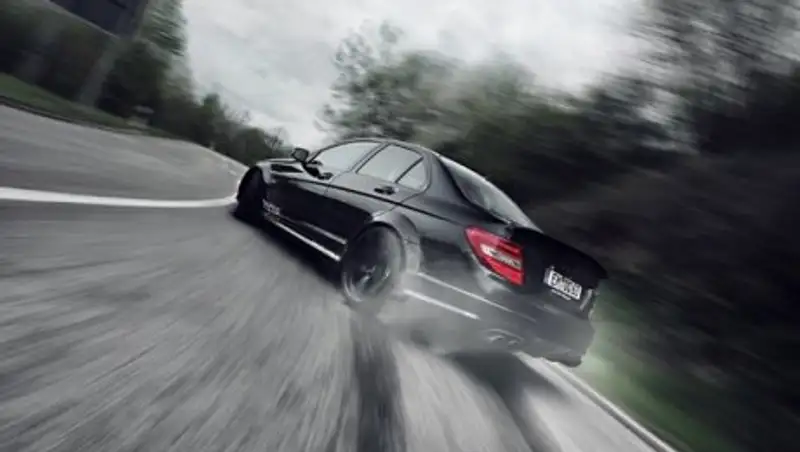 Дрифт сына мэра Махачкалы перед сотрудниками ГИБДД попал на видео