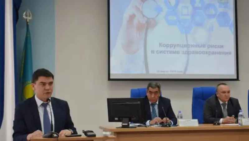 Руководитель управления здравоохранения СКО уволен за поборы с подчиненных