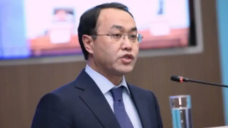 Положение о подарках для госслужащих разработано в Казахстане - Кожамжаров