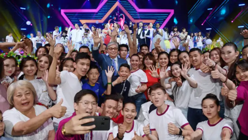 Токаев посетил гала-концерт фестиваля творчества детей с особыми потребностями