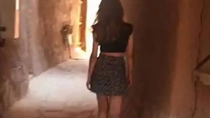 "Девушку в короткой юбке" из Саудовской Аравии задержали полицейские 