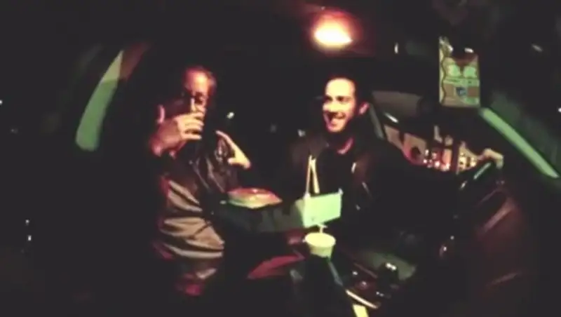 Американец сделал девушке предложение, спрятав кольцо в сэндвиче