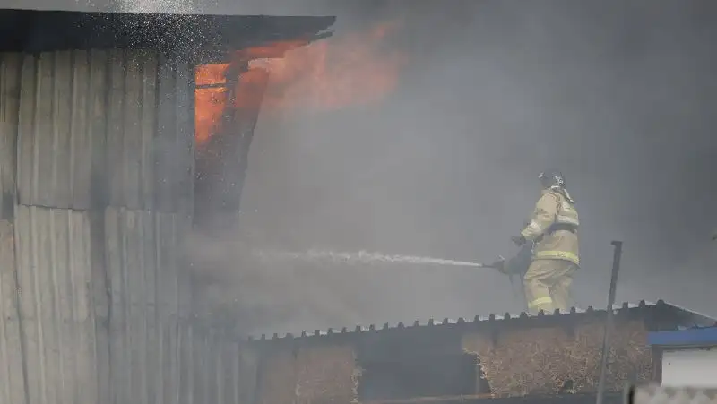 Загорелся крупнейший рынок «Дордой»: видео