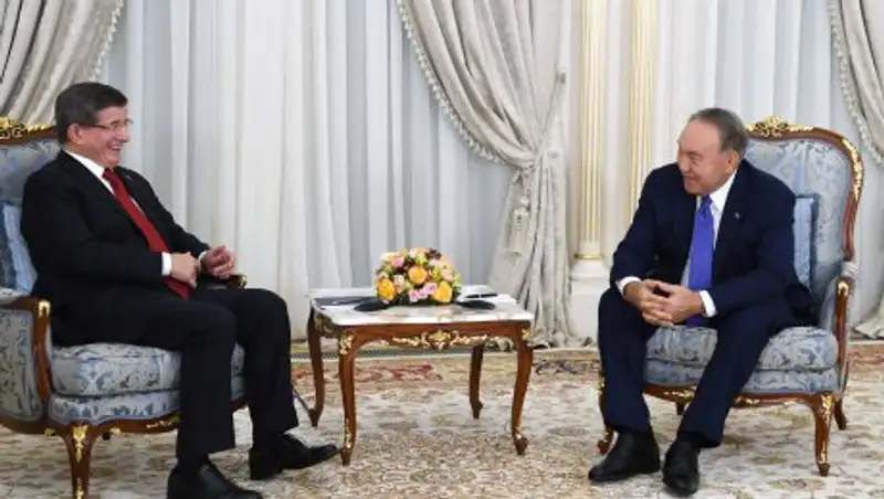 Президент Казахстана встретился с экс-премьером Турции