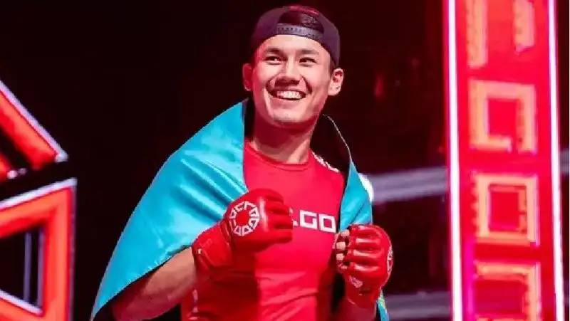 Подравшийся перед боем казахстанец победил соперника на турнире ММА в Ташкенте