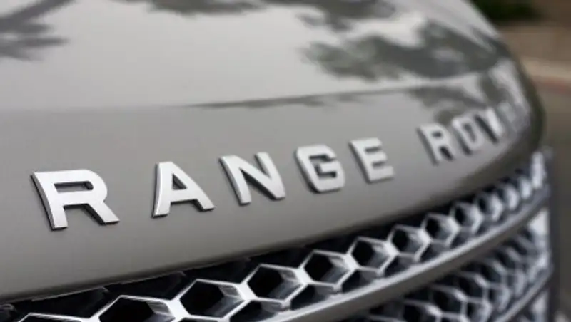 Эволюцию Range Rover показали за 2 минуты