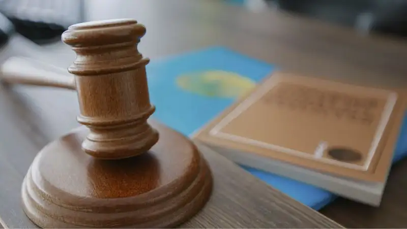 15 суток получил алматинский блогер, снявший пранк с полицейским