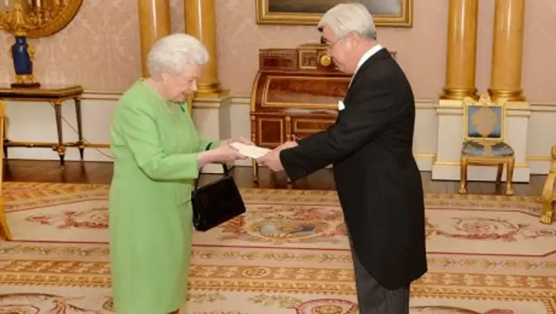 Посол Казахстана в Великобритании вручил верительные грамоты Королеве Елизавете II