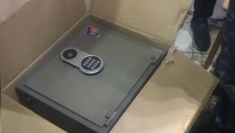 Мужчина украл сейф с крупной суммой денег, угрожая подростку в Акмолинской области