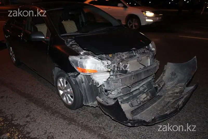 Тойота Прадо перевернулся на крышу в результате ДТП в Алматы (фото) Тойота Прадо перевернулся на крышу в результате ДТП в Алматы (фото), фото - Новости Zakon.kz от 09.07.2013 18:08