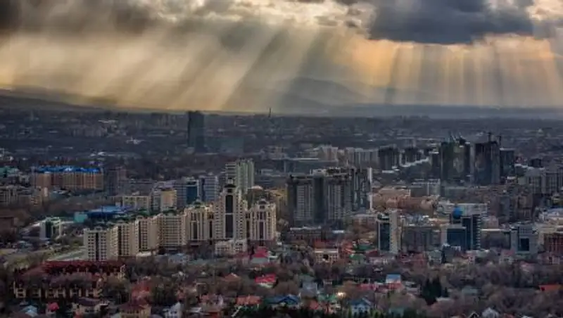 Гроза и заморозки ожидаются в Казахстане