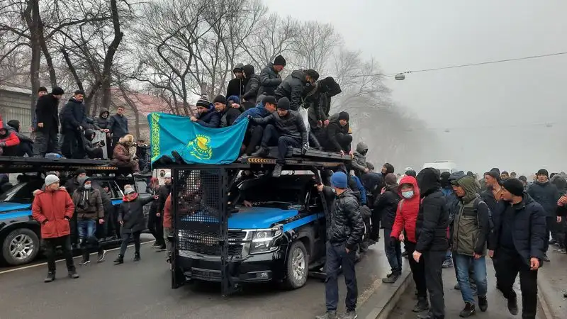 На телеканале "Алматы" вышла первая серия фильма о январских событиях