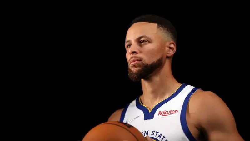 Стефен Карри первым в НБА пересек отметку «3000 трехочковых»