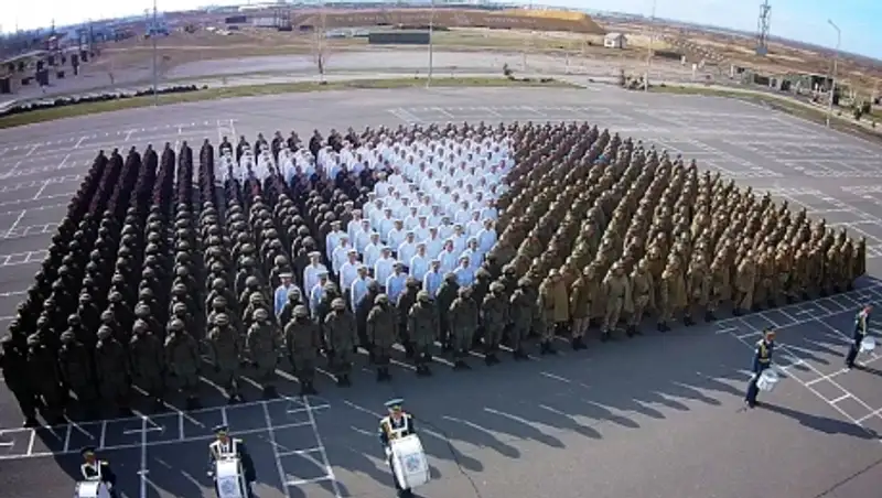 Военнослужащие Казахстана построили «живое» поздравление