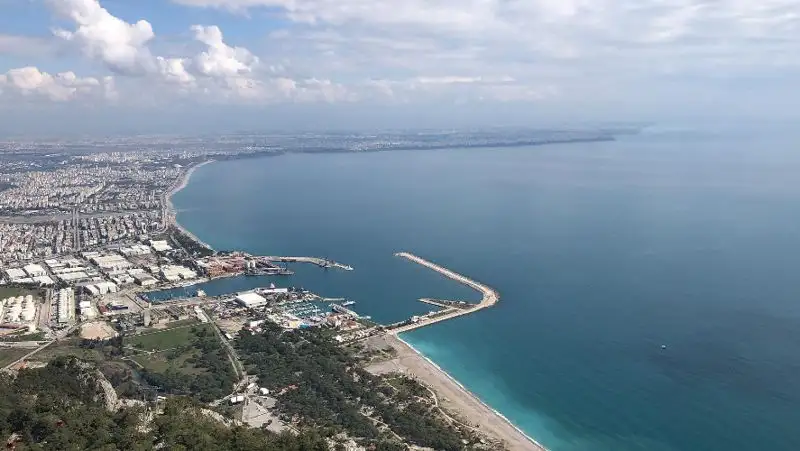 Землетрясение магнитудой 4,1 произошло в курортной Анталье в Турции