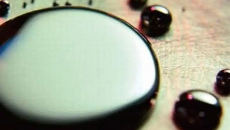 В Усть-Каменогорске жильцы нашли в подвале старинные колбы с веществом, похожим на ртуть