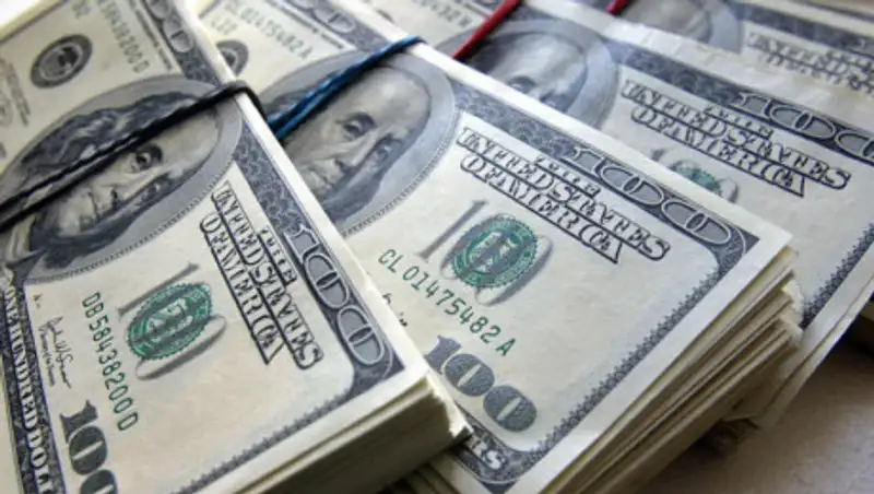 Курс доллара продолжает расти на торгах