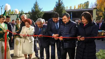 перерезание ленты, фото - Новости Zakon.kz от 20.10.2022 21:28