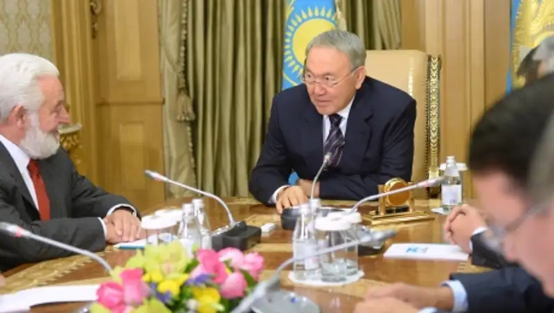 Назарбаев встретился с генсеком Международного бюро выставок Висенте Лоссерталесом